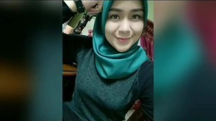 Hijab Indonesian Girl Play With Her Tits