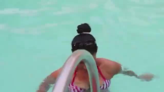 Hot Sexy Bikini Bhabhi Nude Bathing