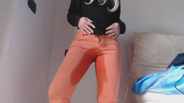 Pee in my orange jeans Porn Videos